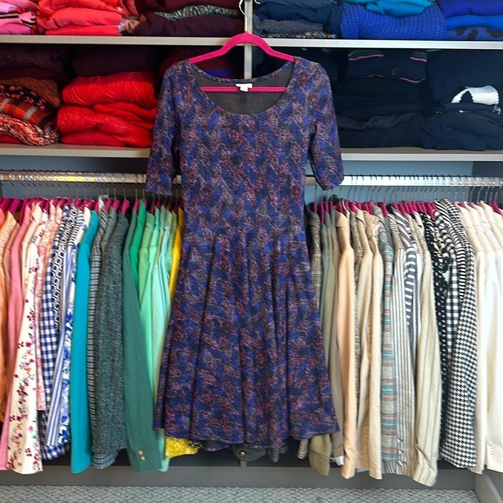 LulaRoe purple pink pattern short sleeve scoop neck dress size M